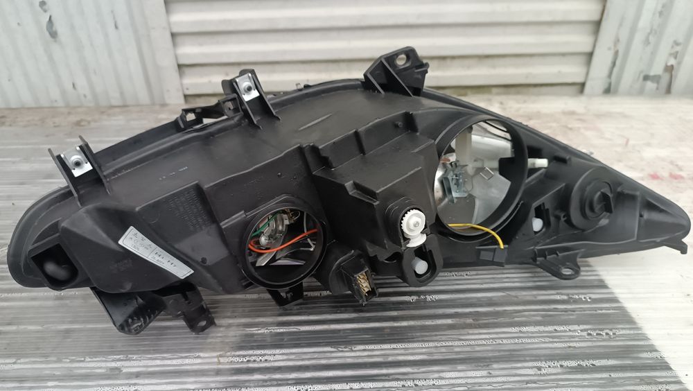 Vendo faról esquerdo de Peugeot 307 sw ano 2005/12