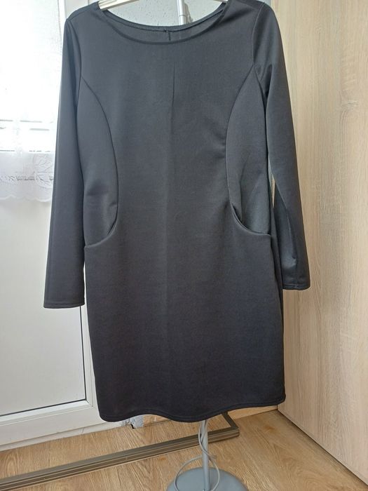 Sukienka czarna z kieszeniami