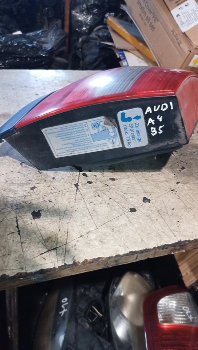 Audi a4 B5 sedan lampa lewa  tył