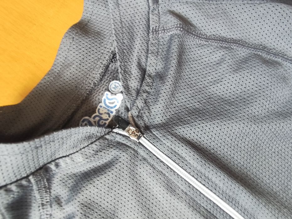 2 męskie koszulki Asics i Karrimor r.M