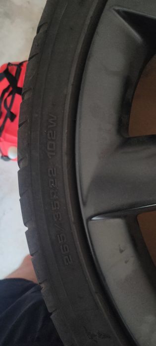 Jantes Tesla originais 22" com pneus