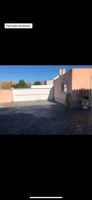 Arrendo moradia T3 com jardim