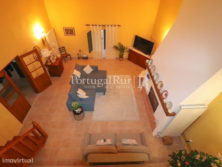 Moradia T5 com quintal e garagem no Gavião