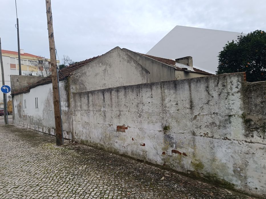 2 casas para reconstruir, com logradouro