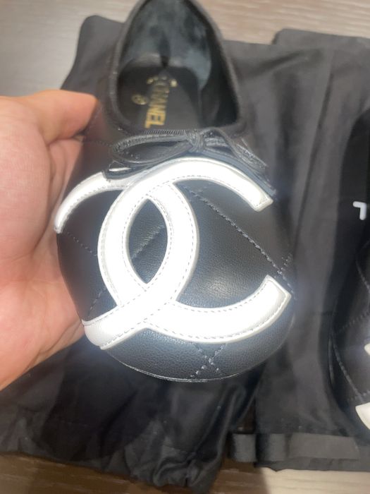 Chanel Sabrinas Ballet Flats em Pele Preto e Branco