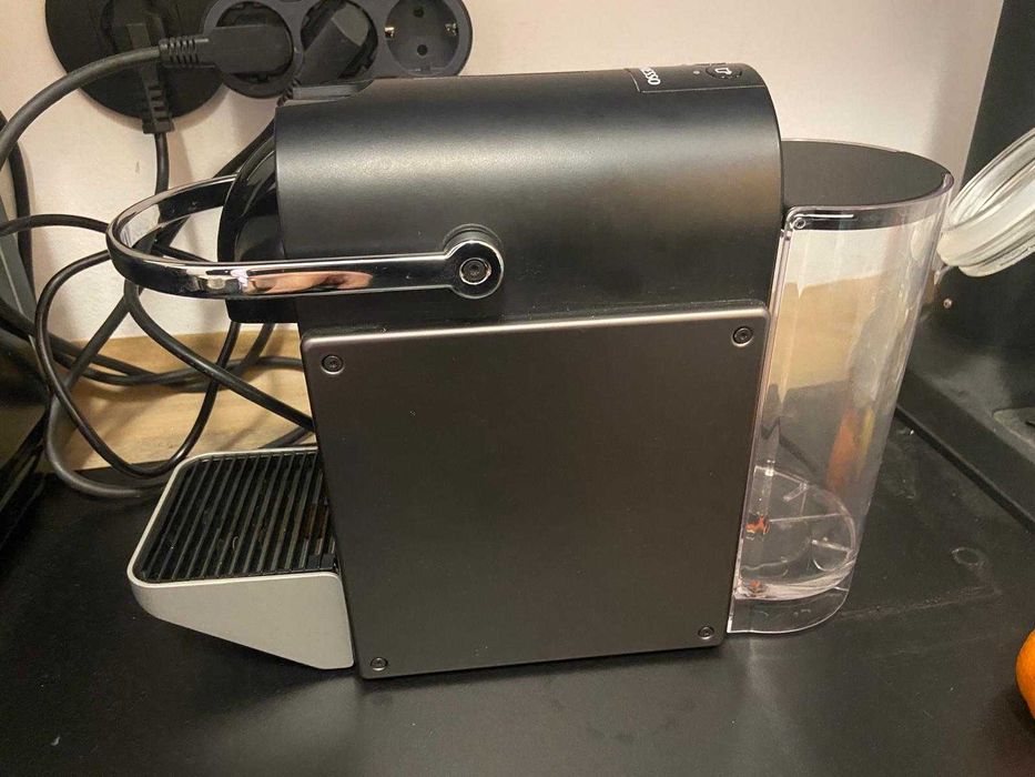 Máquina de Café Nespresso – Cápsulas Originais – Excelente Estado