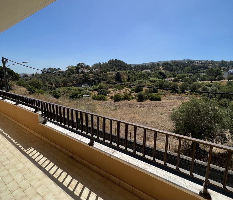 Arrendo quarto espaçoso em Alverca, bom sucesso. Contas incluidas