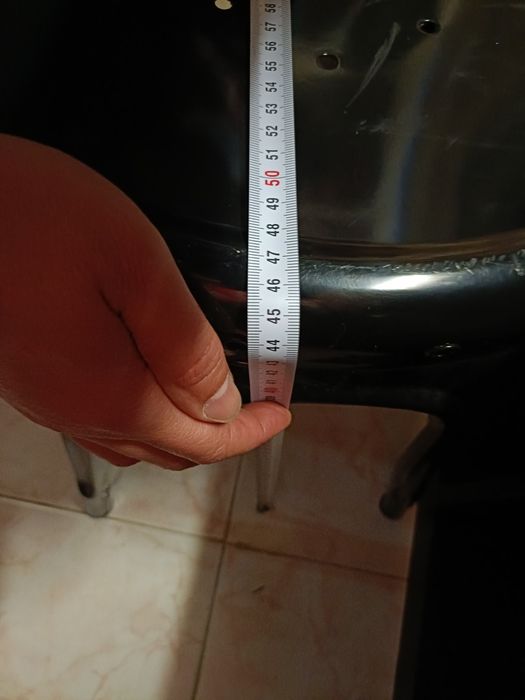 Banco de metal preto