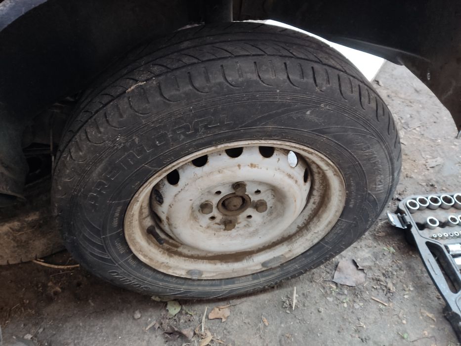 Продам пару колес r13. 4/100 Ваз