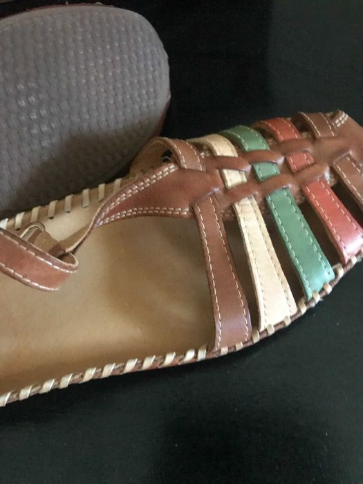 Sandálias novas pikolinas