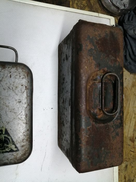 Metalowe pudełka z czasów PRL