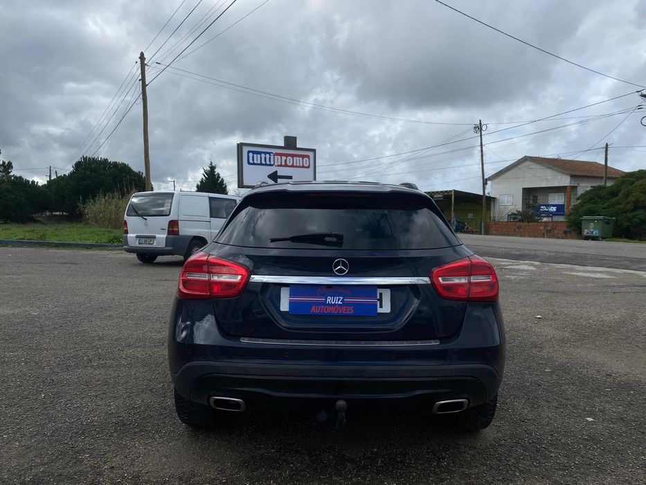 Mercedes GLA 180D (Automático)