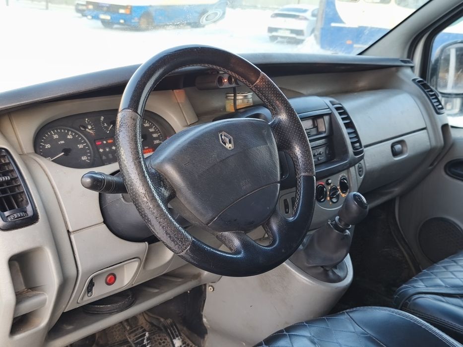 Трафік 2002 року 1.9 турбо шестиступка пасажир