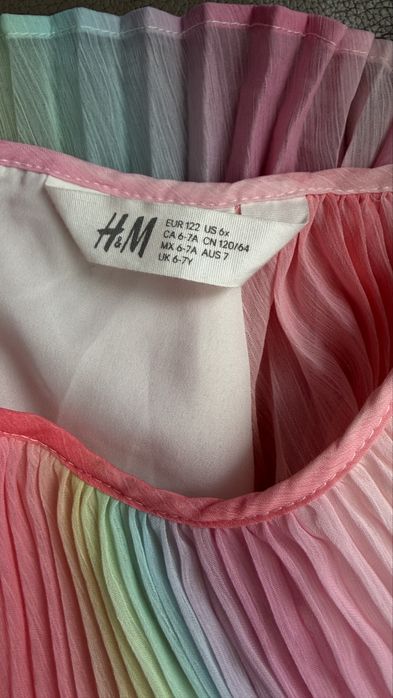 Яскрава сукня  H&M  р.122 з шифону на 6-7 років