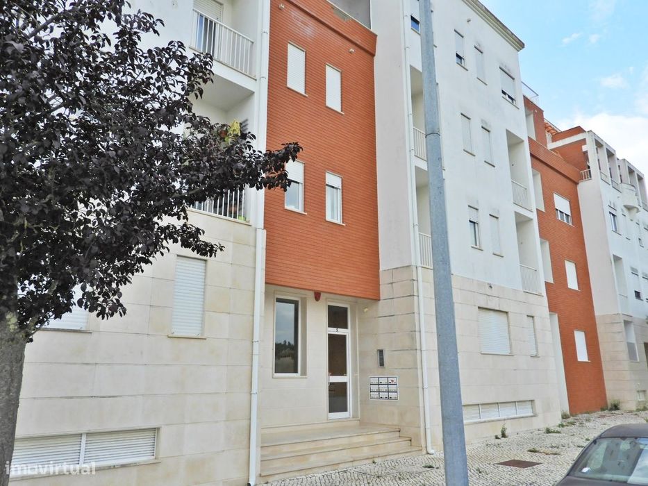 Apartamento T2 com garagem para 2 carros