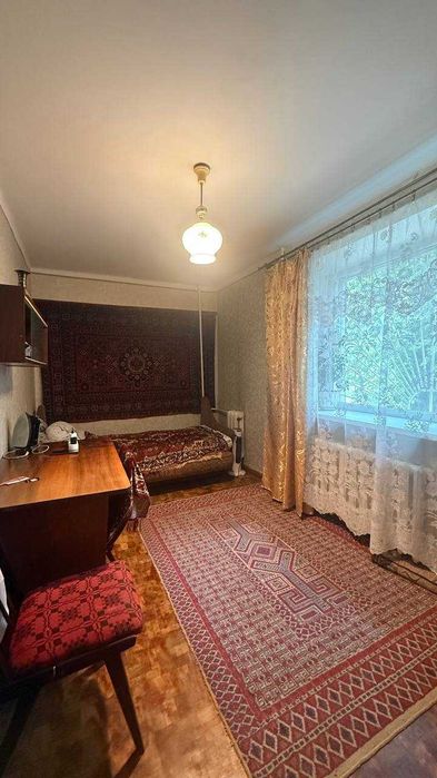 Продам 2-кімнатну квартиру на Черемушках навпроти школи №33, вул. Комарова Космонавта