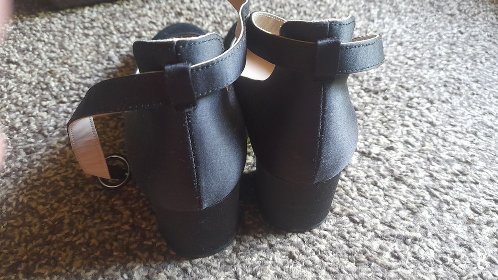 Buty na słupku roz. 38