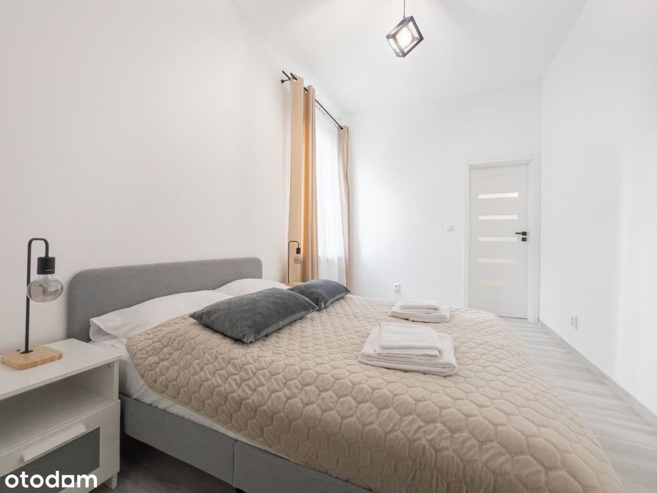 Przestronny Apartament z 2 Sypialniami i Balkonem