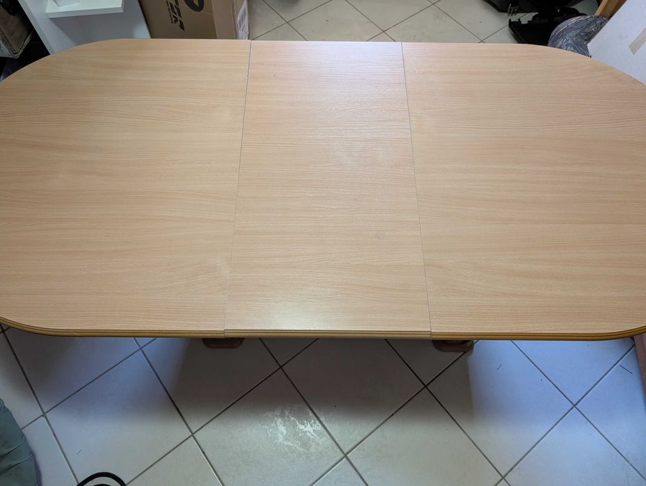 Stół drewniany do pokoju