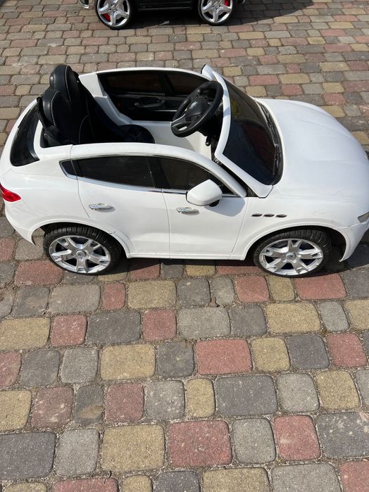 Дитячій єлектромобіль “Mercedes”