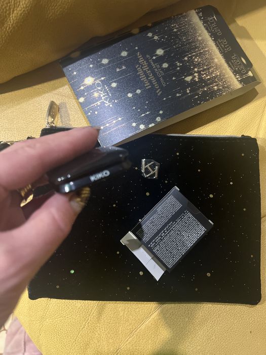 Косметичка і тіні kiko