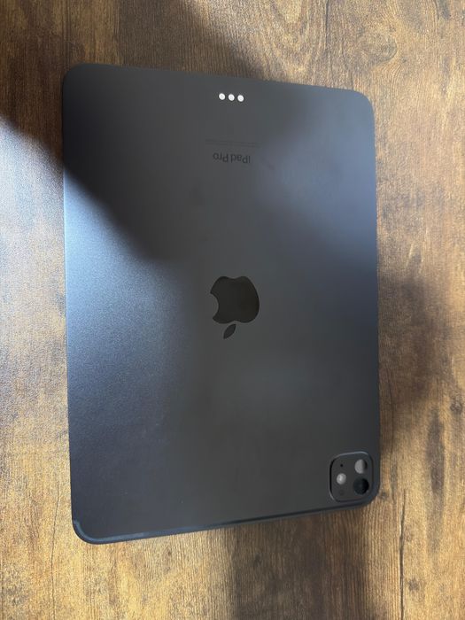 iPad Pro 11 m4 256gb com Pencil pro- 25 ciclos como novo (com caixa)