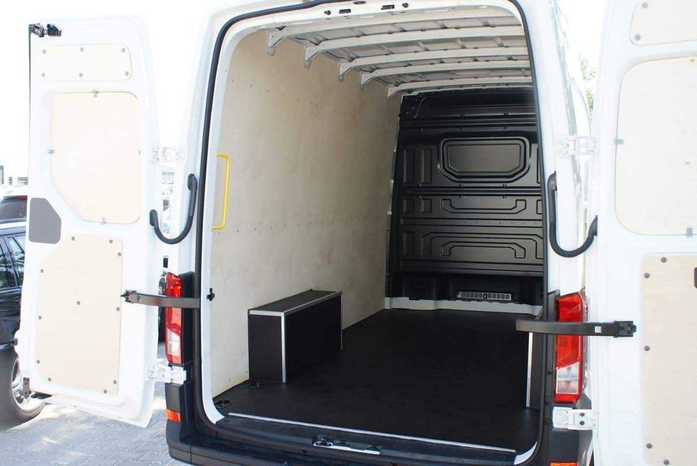 Zabudowa sklejkowa busa Volkswagen Crafter dł. 4,30