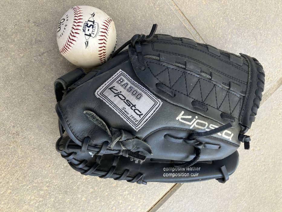 Conjunto de Luvas e Bolas de Basebol / Baseball Gloves & Balls