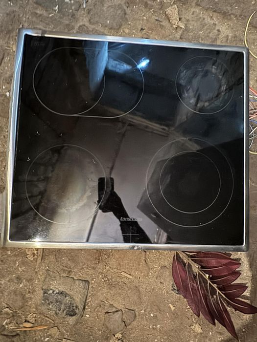 Piekarnik z plytą Constructa