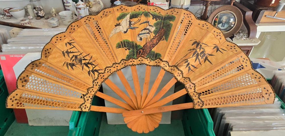 Leque pintado a mao antigo