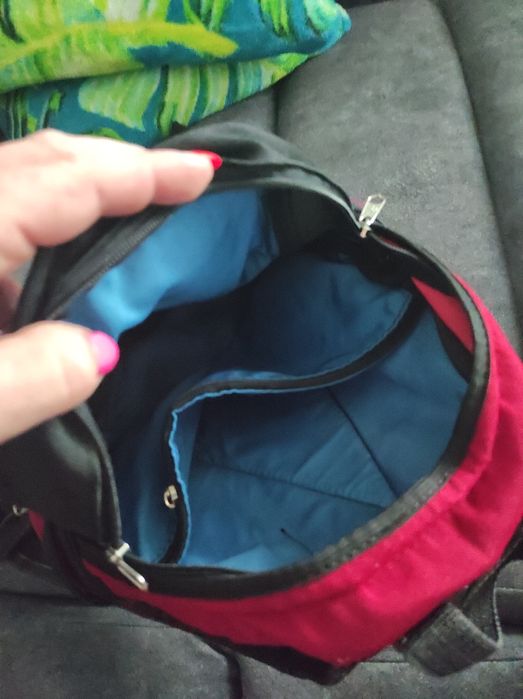 Mały plecak, do przedszkola szkoły czarny czerwony