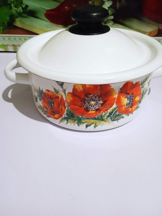 Кастрюля эмалированная "Красные маки" 2 литра
