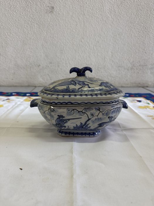 Terrina antiga faiança pintada à mão - estilo Coimbra, Sec. XVII