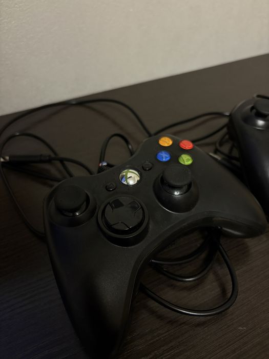 2 джойстика Xbox 360