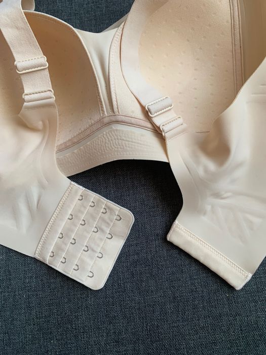 Безшовний новий бюст ,85 В,С