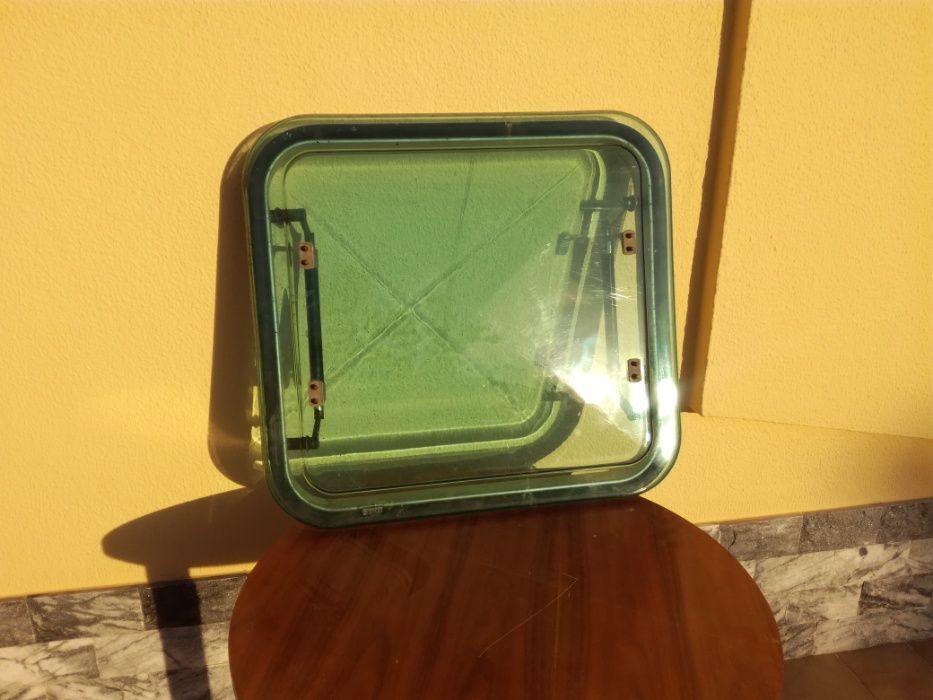 janela acrilica com abertura