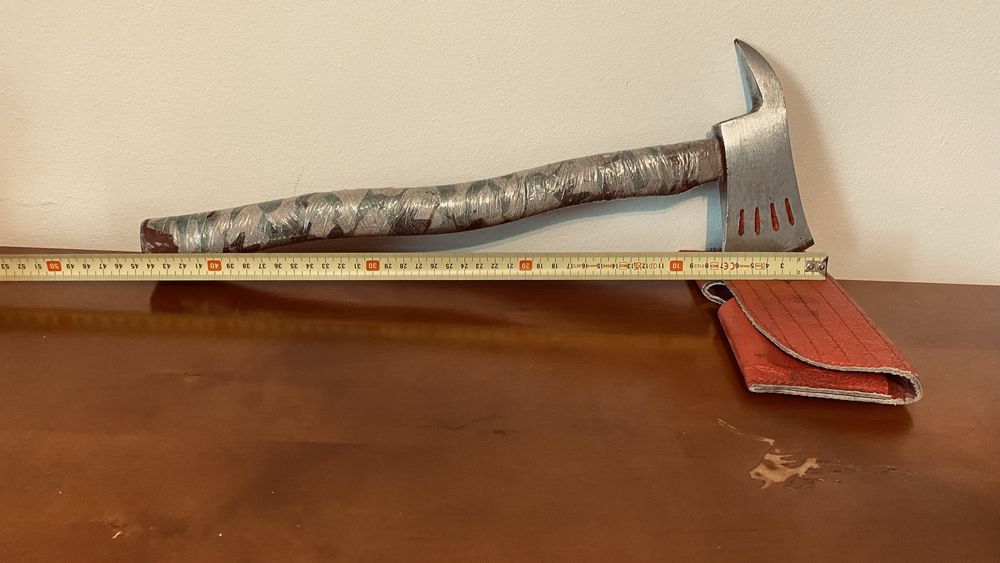 Sprzedam siekierę kumpingową.