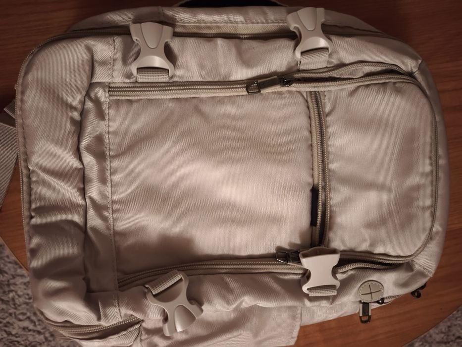 Zestaw plecak wielofunkcyjny do samolotu + sling bag beżowy