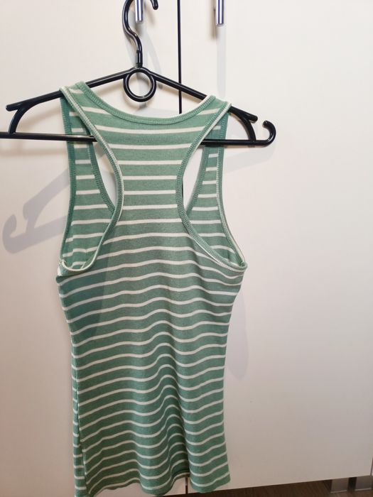 T-shirt damski na szelkach