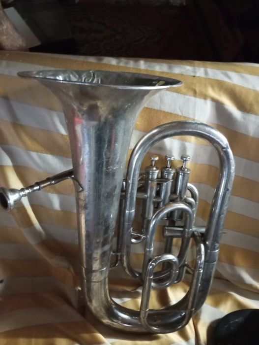 Trombone antigo para colecionadores ou tocar