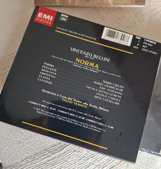 Três caixas de música clássica