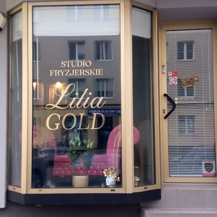 Wynajeme gabinet w studio fryzjerskie na usługi kosmetyczne albo inne .