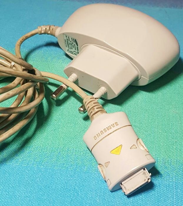 Зарядное устройство Samsung model TAD137EBE output 5.0 V- 0.7 A