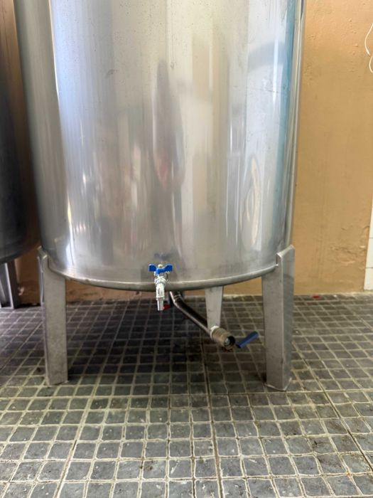 2 Tanques em Aço Inoxidável – 485 Litros Cada – Abertos com Tampa