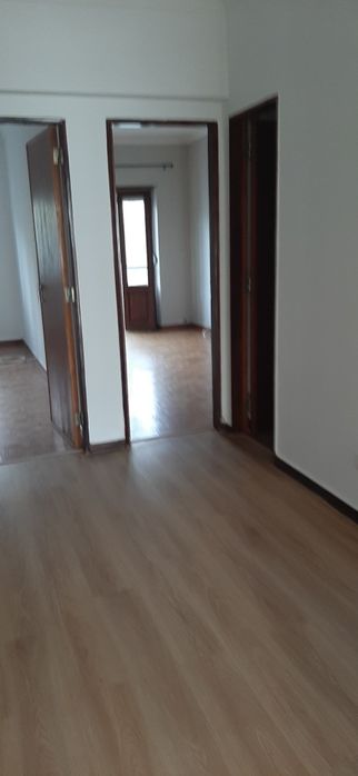 Almada T2 bem localizado.