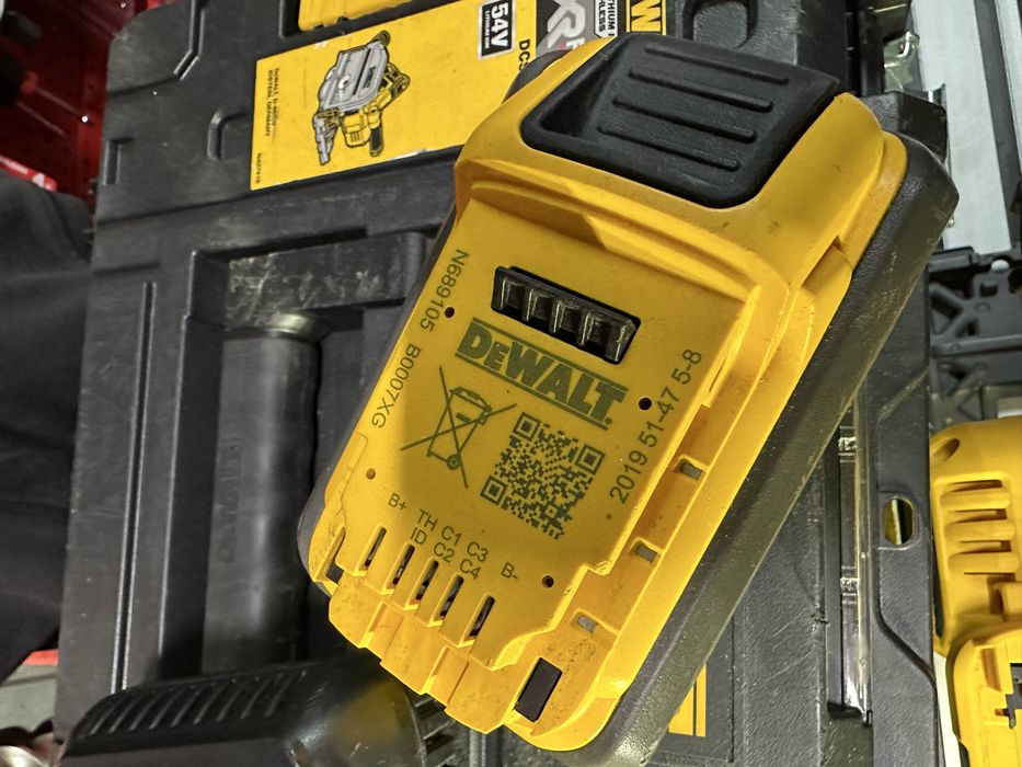 Безщіткова пила дискова занурювальна акумуляторна DeWALT DCS520