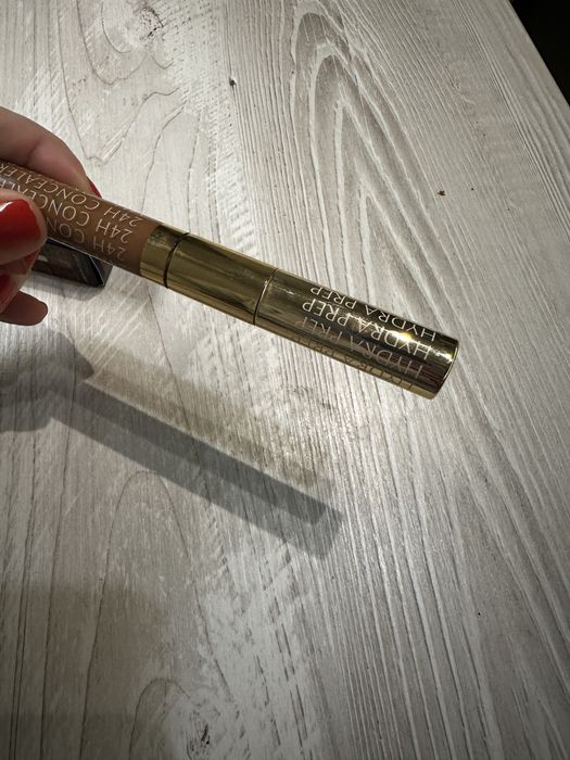 Korektor estee laduer