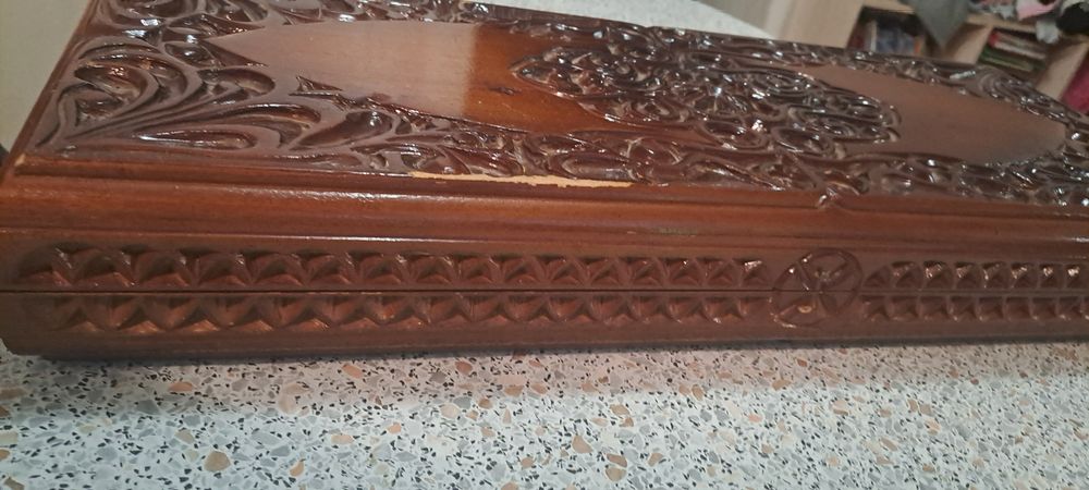 Нарды деревянные в отличном состоянии с кубиками и фишками