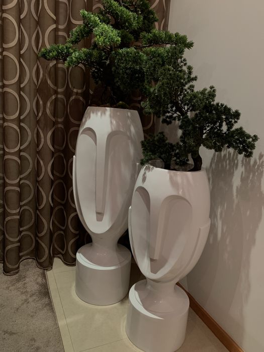 Vasos em cerâmica esmaltada branca