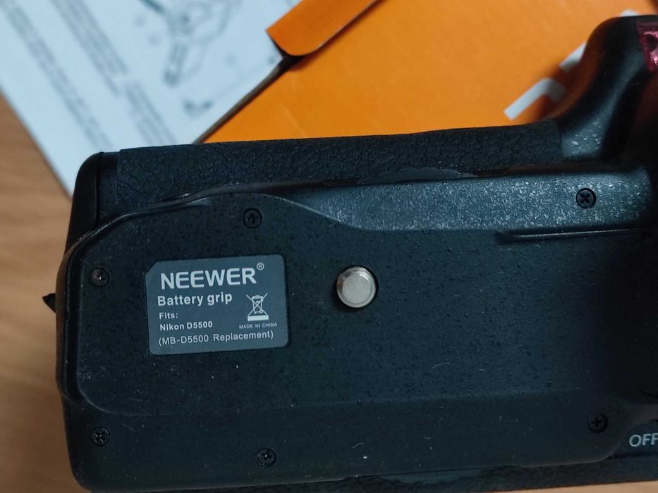Punho Battery Grip Neewer BG-2T para Nikon D5500 - máquina fotográfica